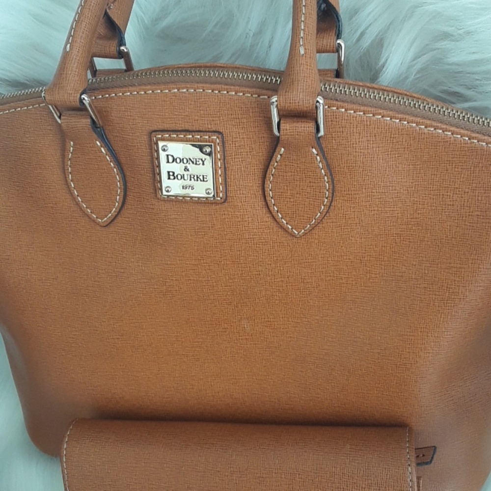 DOONEY & BOURKE BAG AND WALLET - Picture 2 of 4